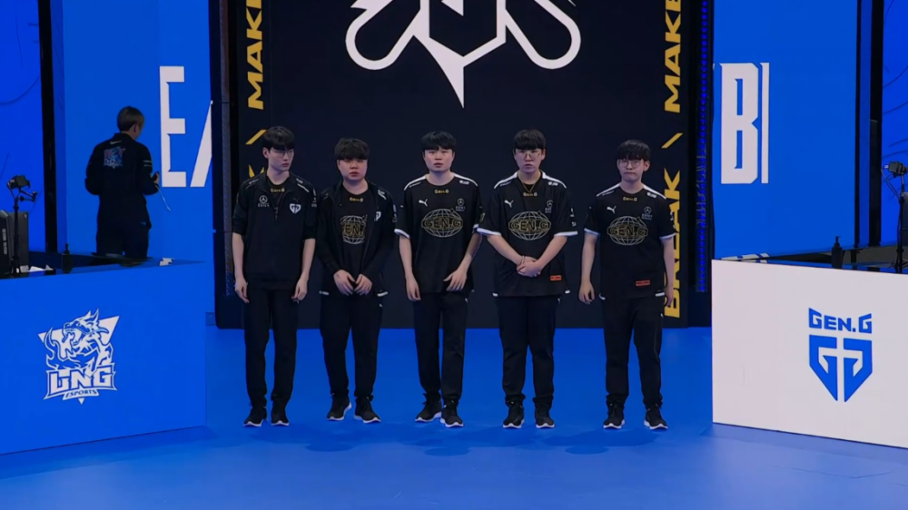 每日体育报 每日体育报